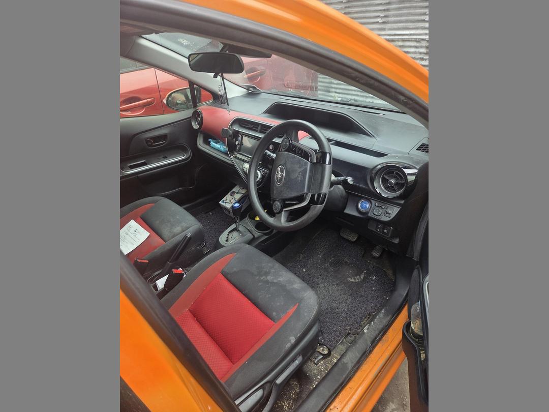 Photo '10' of Toyota Aqua Hybrid