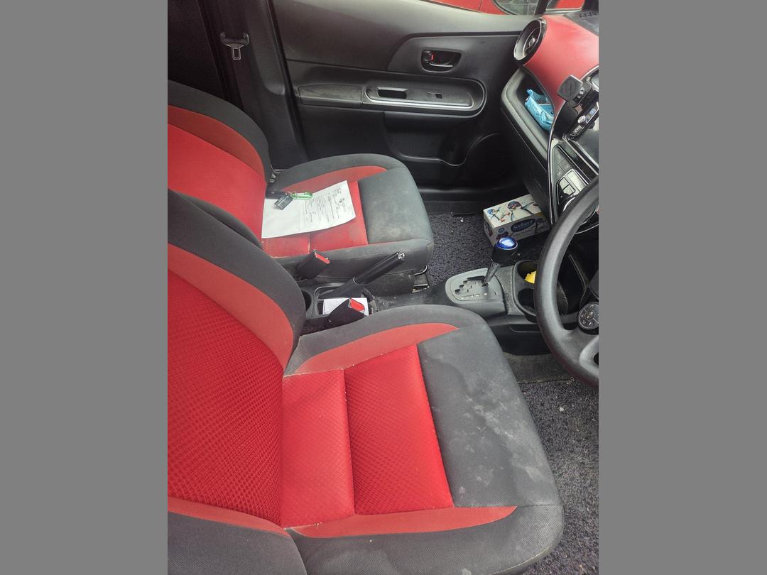 Photo '11' of Toyota Aqua Hybrid