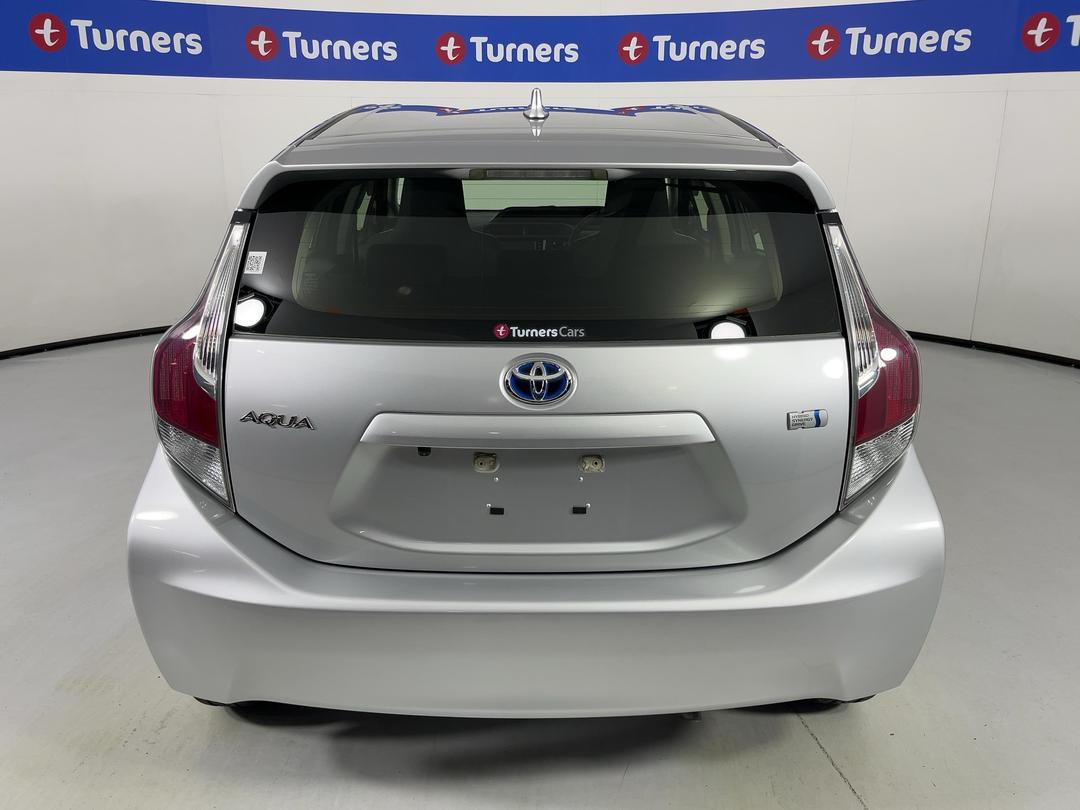 Photo '6' of Toyota Aqua