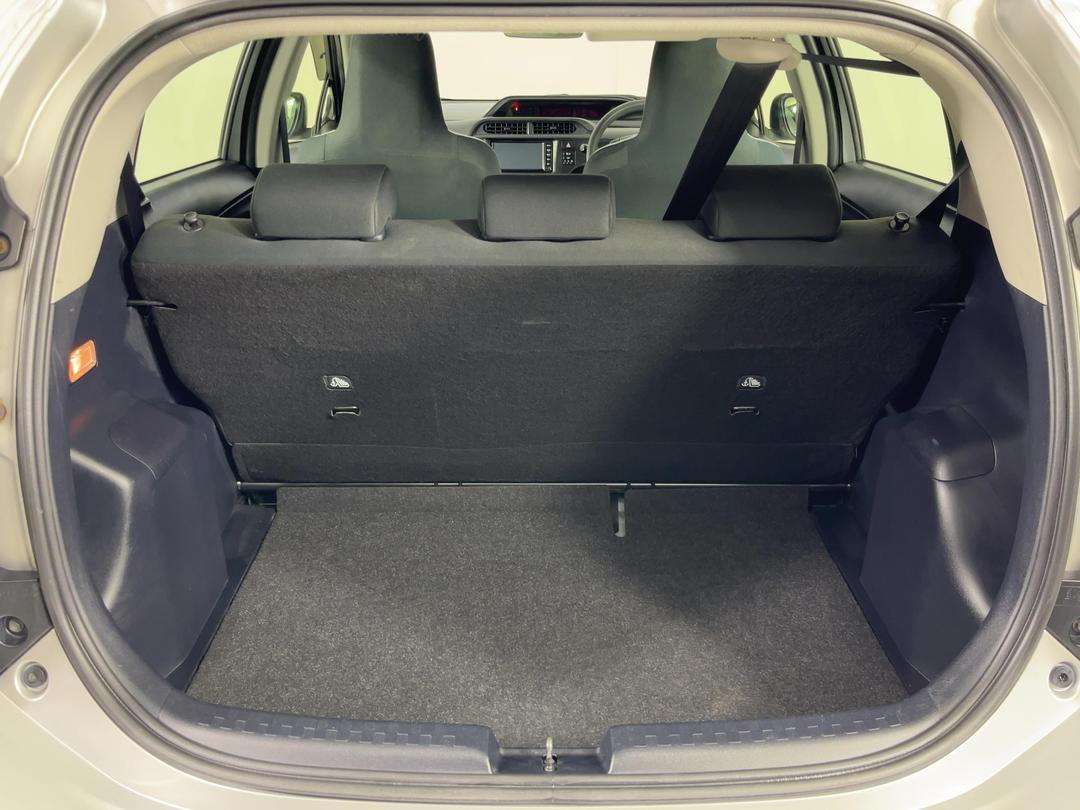 Photo '14' of Toyota Aqua