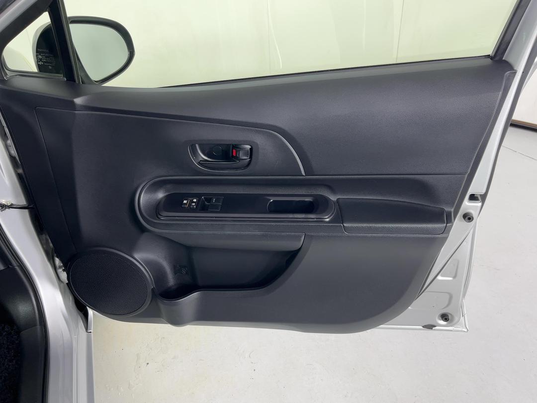 Photo '15' of Toyota Aqua