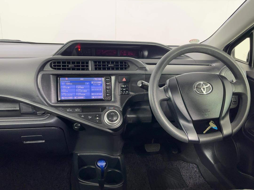 Photo '17' of Toyota Aqua