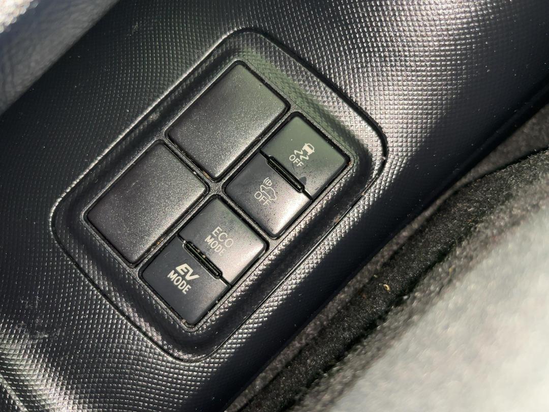 Photo '24' of Toyota Aqua