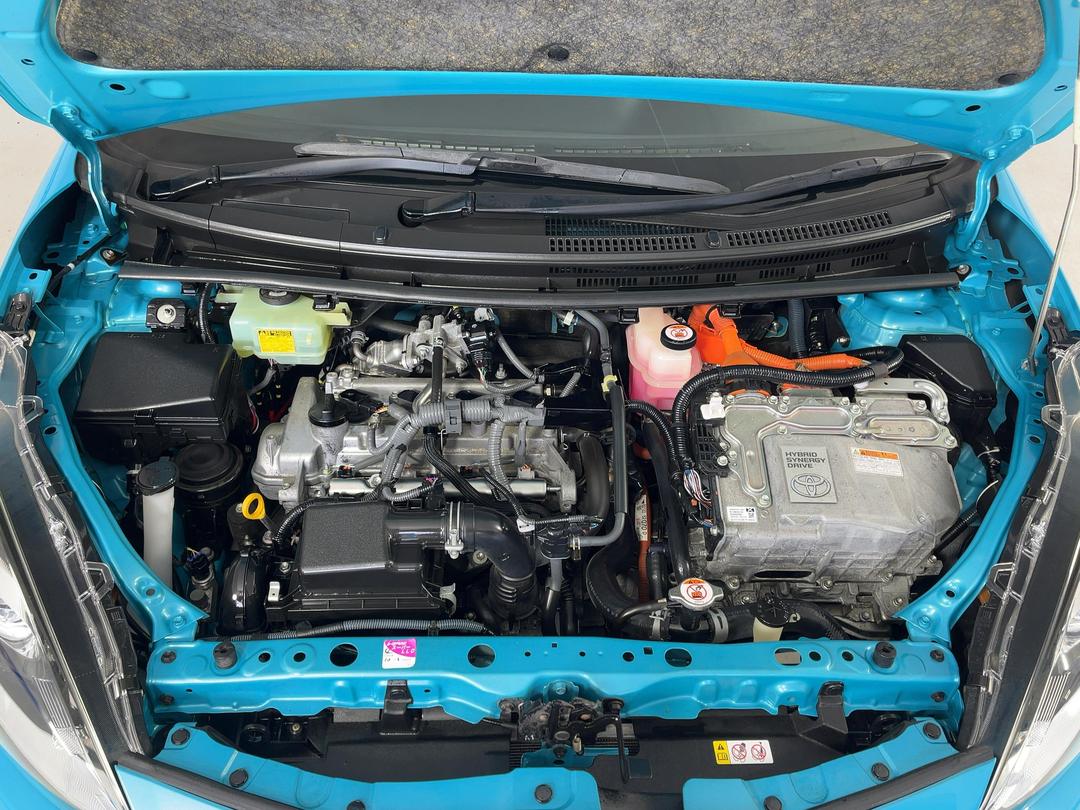 Photo '13' of Toyota Aqua
