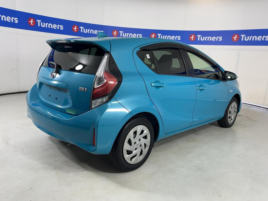 Photo '7' of Toyota Aqua