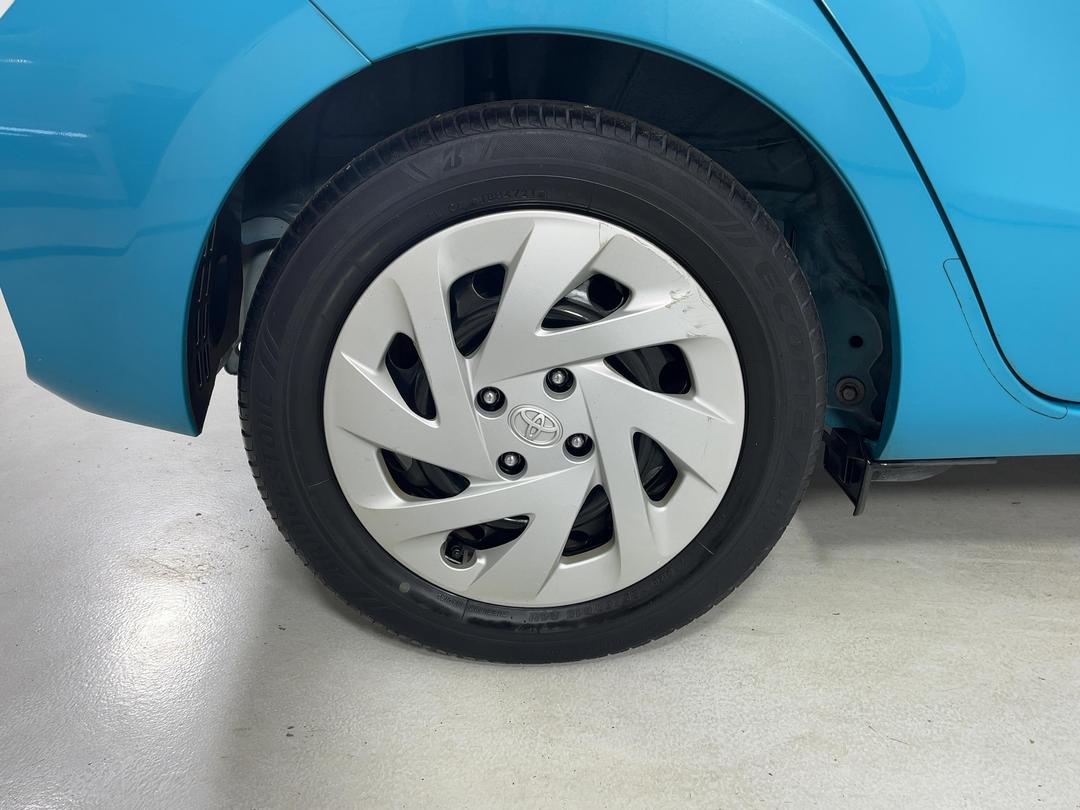 Photo '12' of Toyota Aqua
