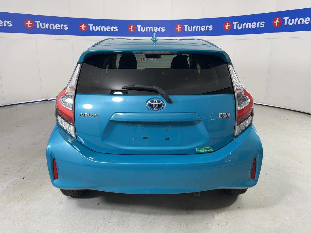 Photo '6' of Toyota Aqua