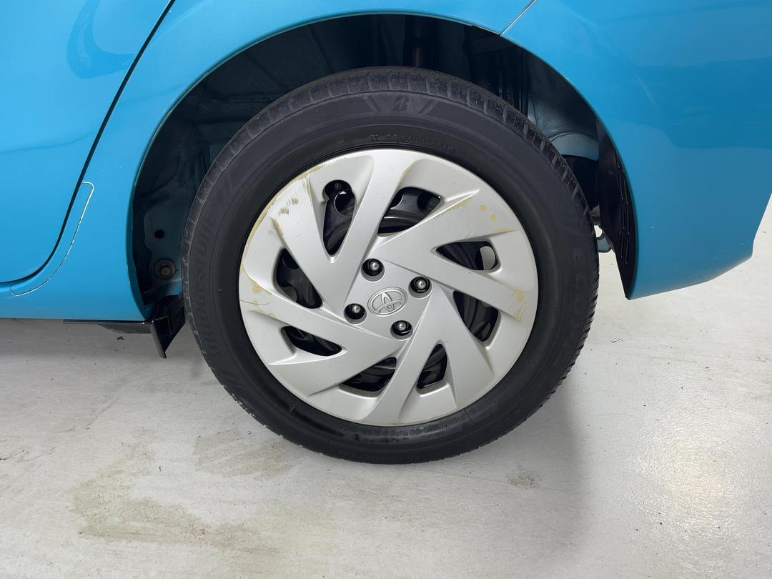 Photo '11' of Toyota Aqua