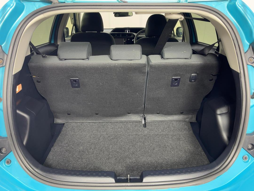 Photo '14' of Toyota Aqua