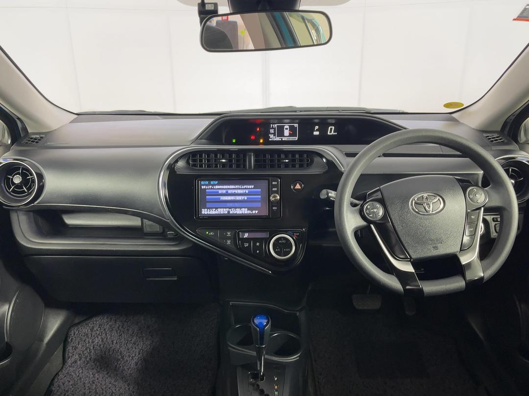 Photo '17' of Toyota Aqua