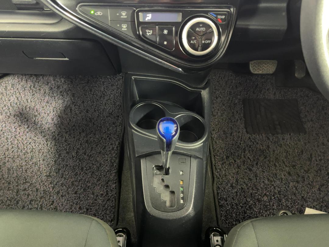 Photo '18' of Toyota Aqua