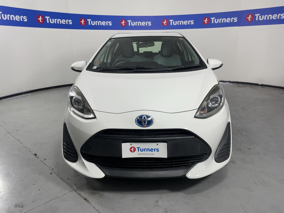 Photo '2' of Toyota Aqua