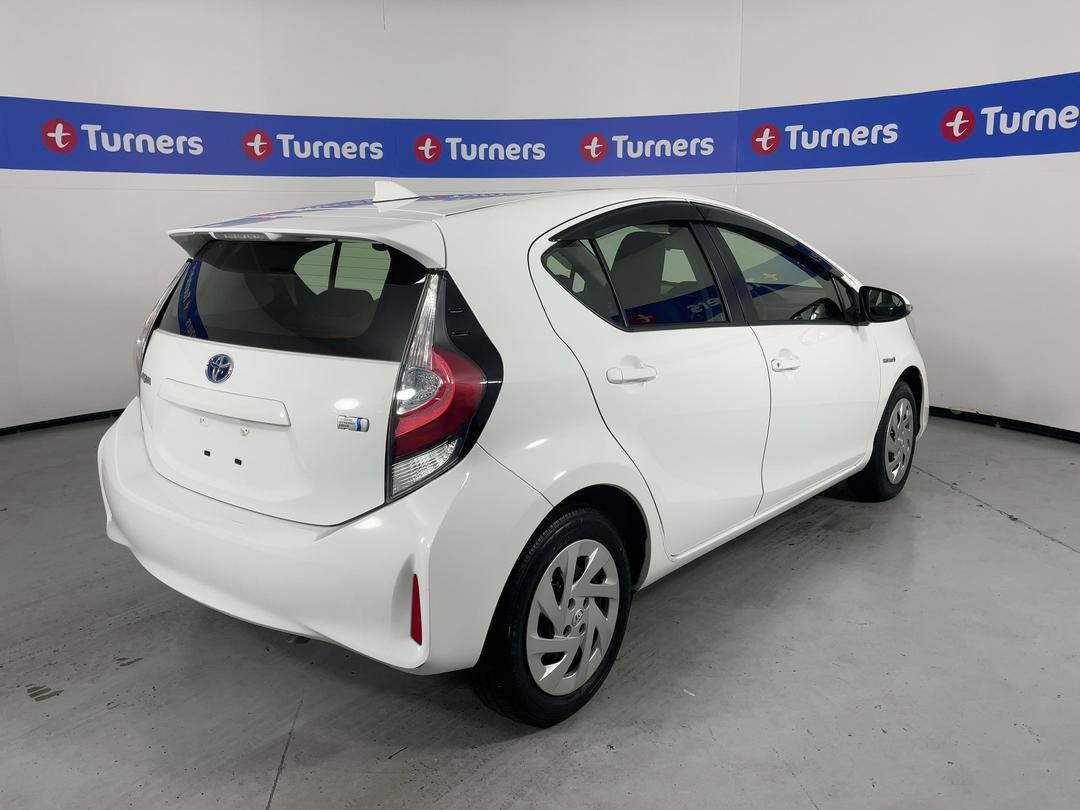 Photo '7' of Toyota Aqua