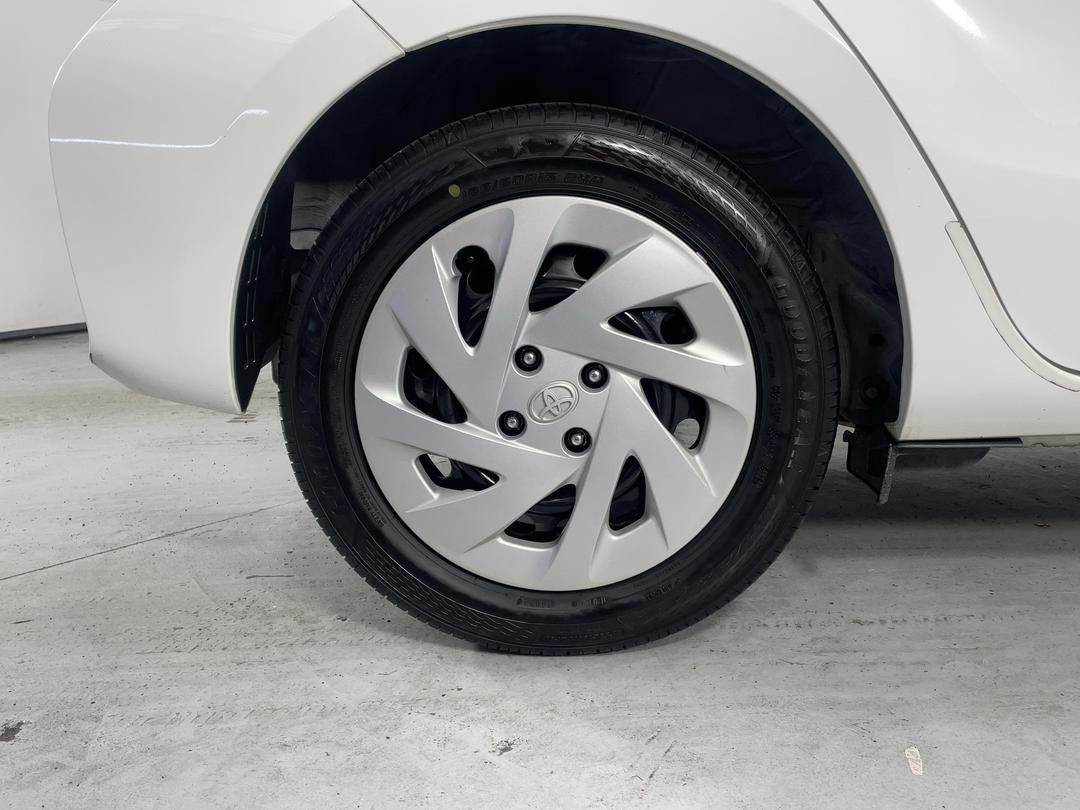 Photo '12' of Toyota Aqua