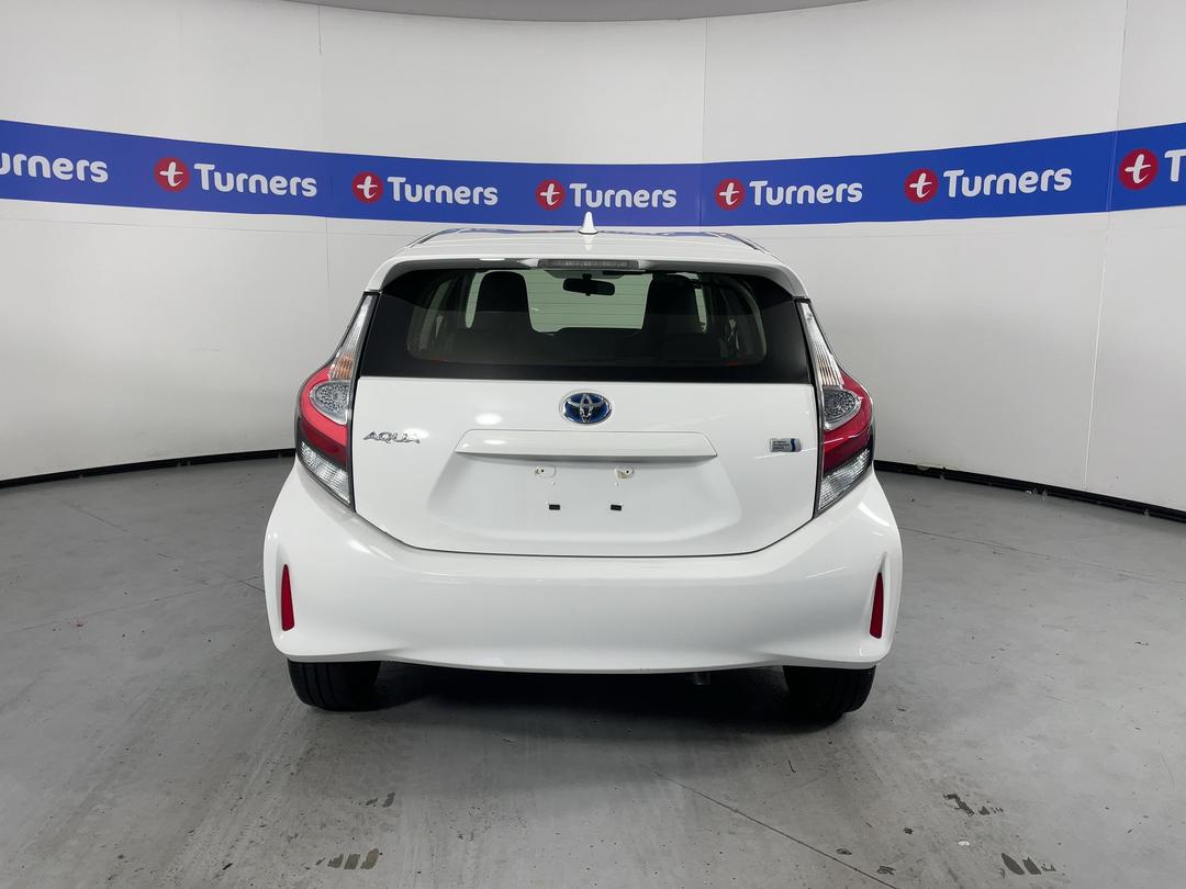 Photo '6' of Toyota Aqua