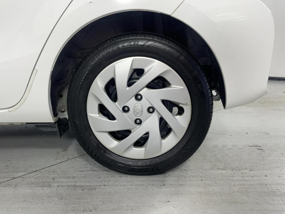 Photo '11' of Toyota Aqua