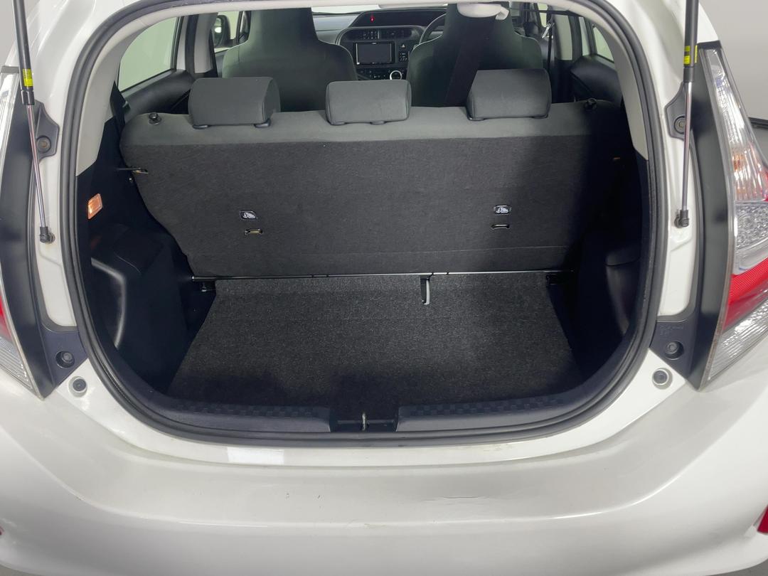 Photo '14' of Toyota Aqua