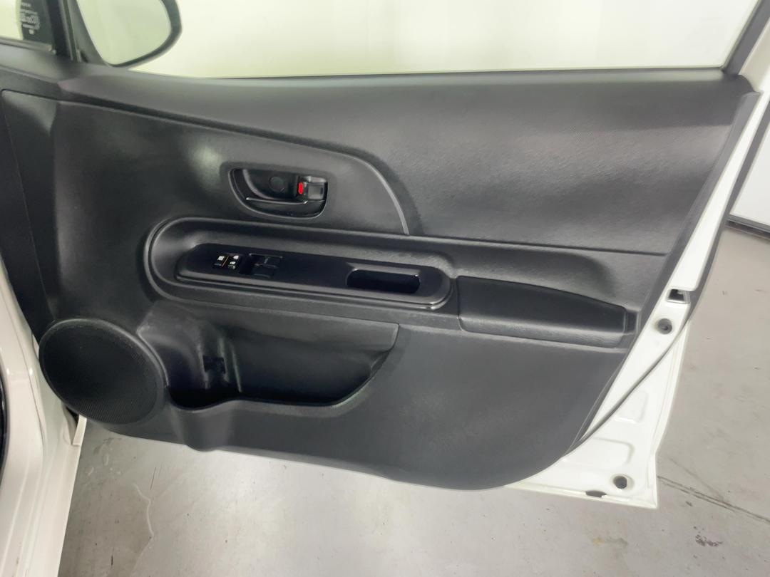 Photo '15' of Toyota Aqua