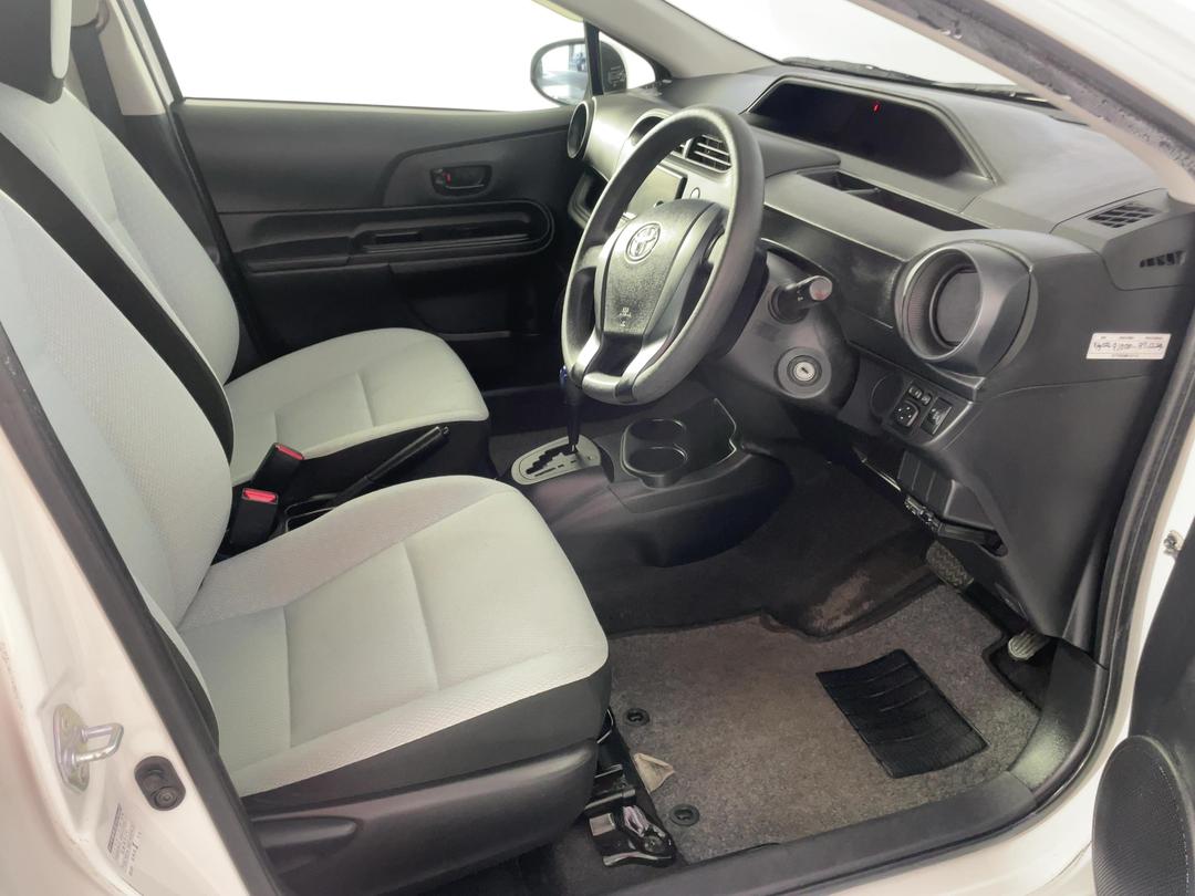 Photo '16' of Toyota Aqua