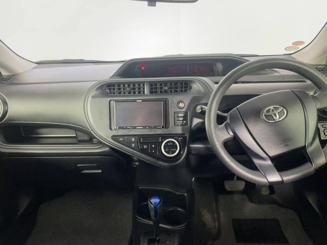 Photo '17' of Toyota Aqua