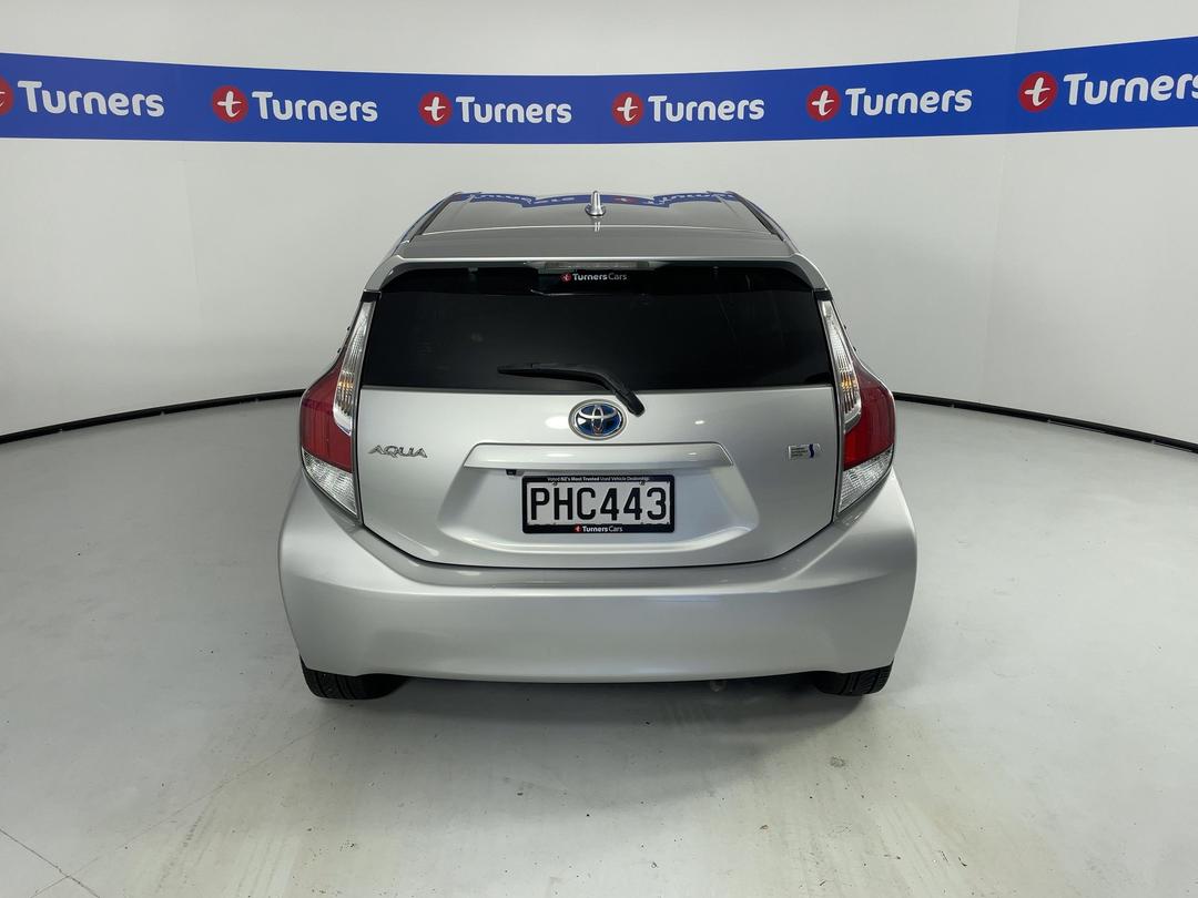 Photo '6' of Toyota Aqua