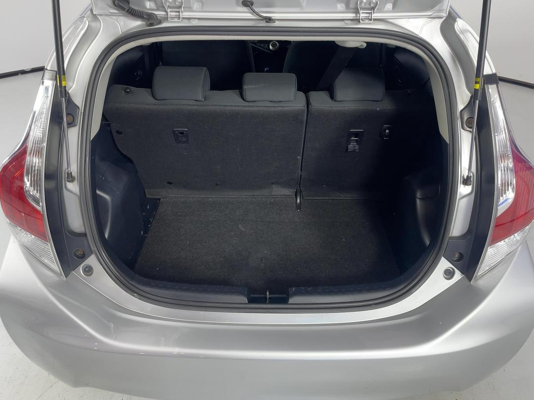 Photo '14' of Toyota Aqua
