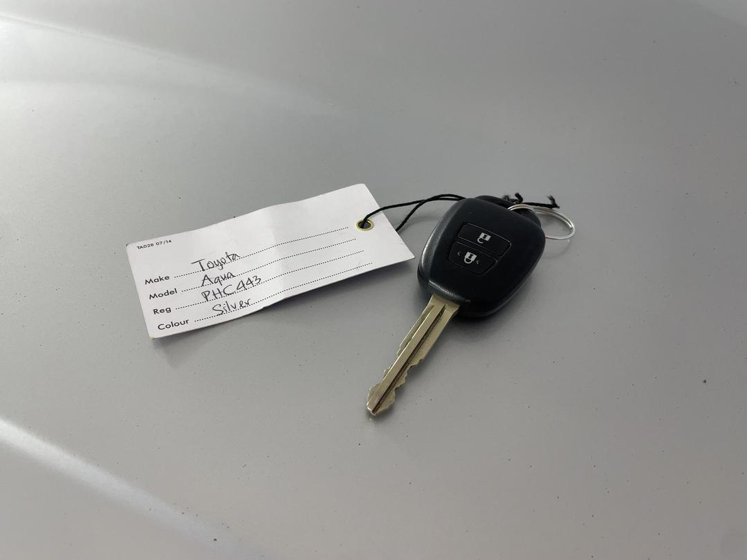 Photo '22' of Toyota Aqua