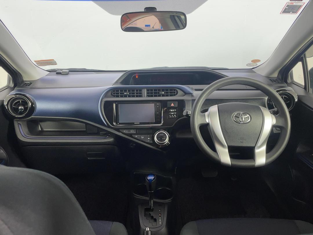 Photo '17' of Toyota Aqua