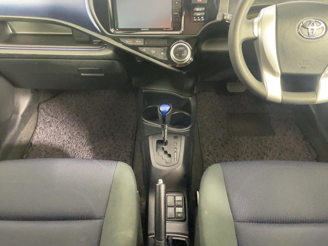 Photo '18' of Toyota Aqua