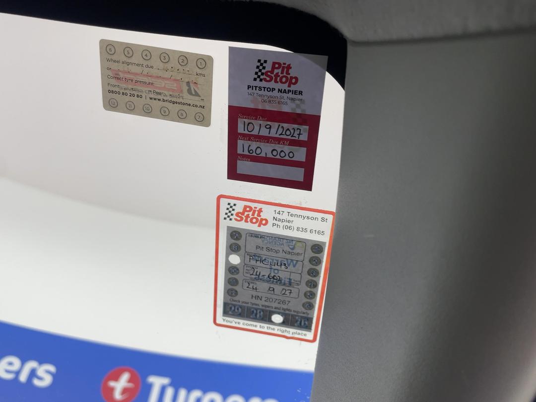 Photo '23' of Toyota Aqua