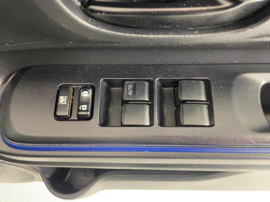 Photo '24' of Toyota Aqua