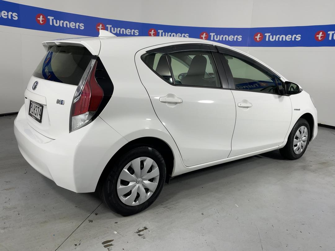 Photo '7' of Toyota Aqua