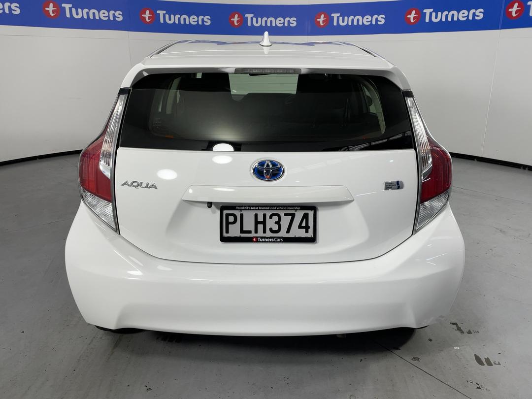 Photo '6' of Toyota Aqua