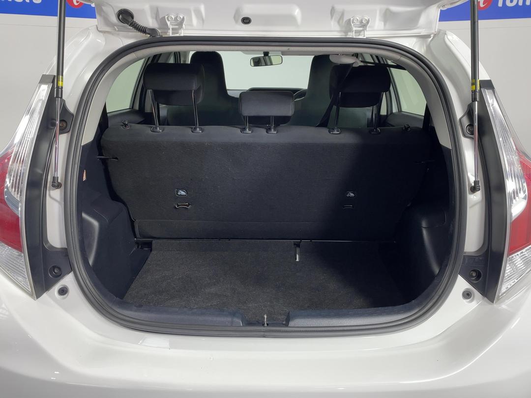 Photo '14' of Toyota Aqua