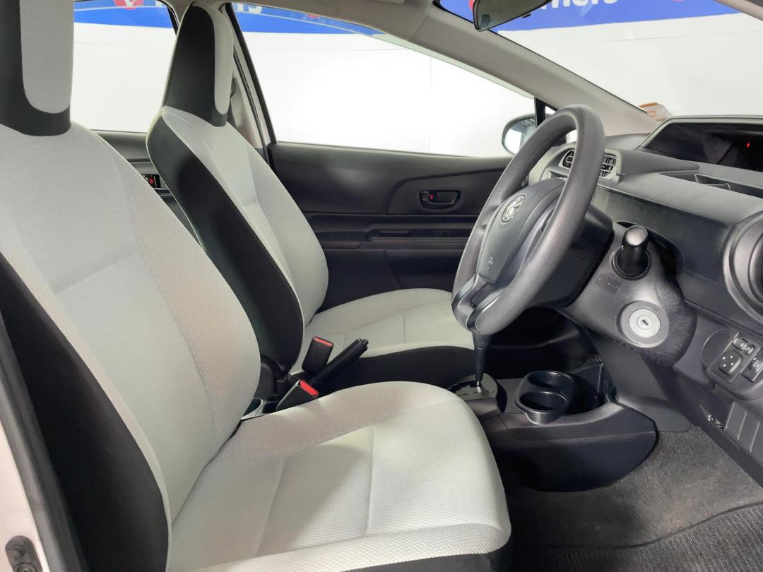 Photo '16' of Toyota Aqua