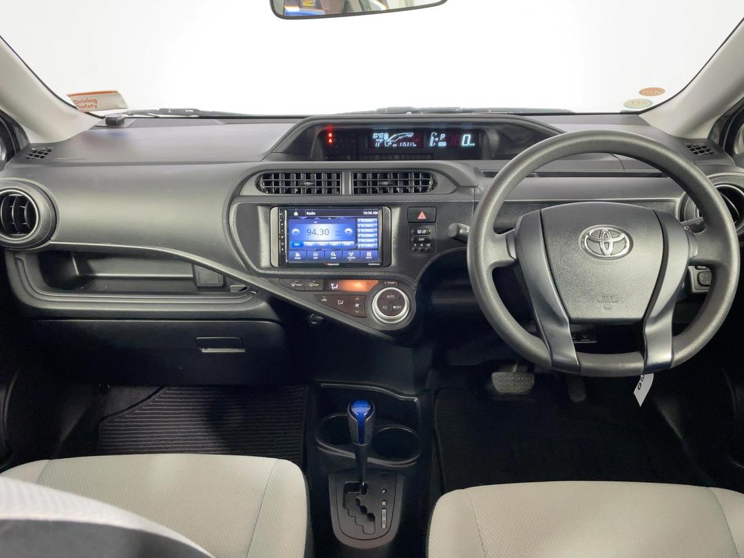 Photo '17' of Toyota Aqua