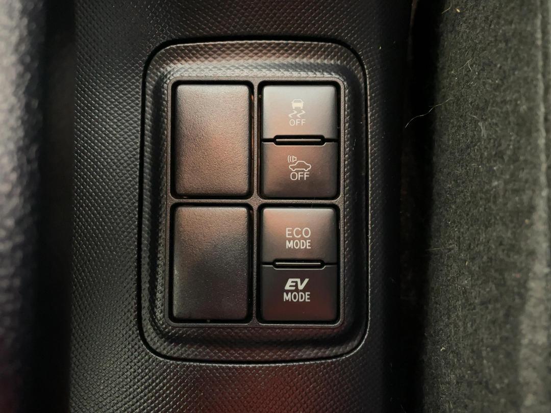 Photo '25' of Toyota Aqua