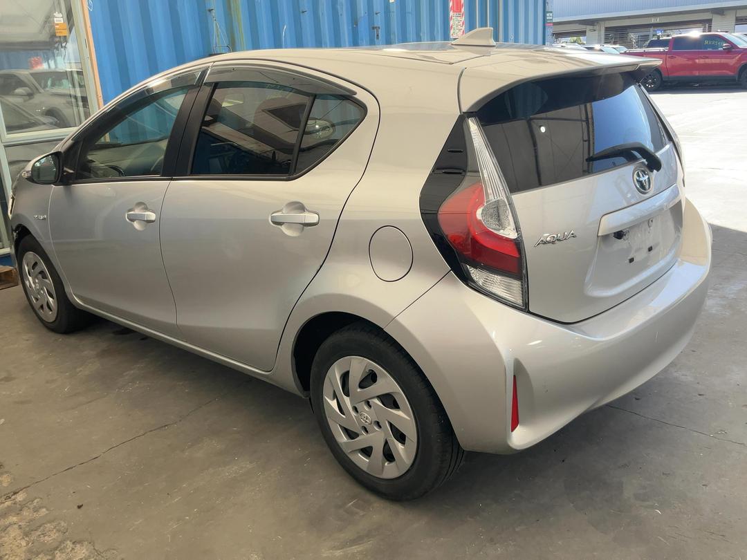 Photo '4' of Toyota Aqua