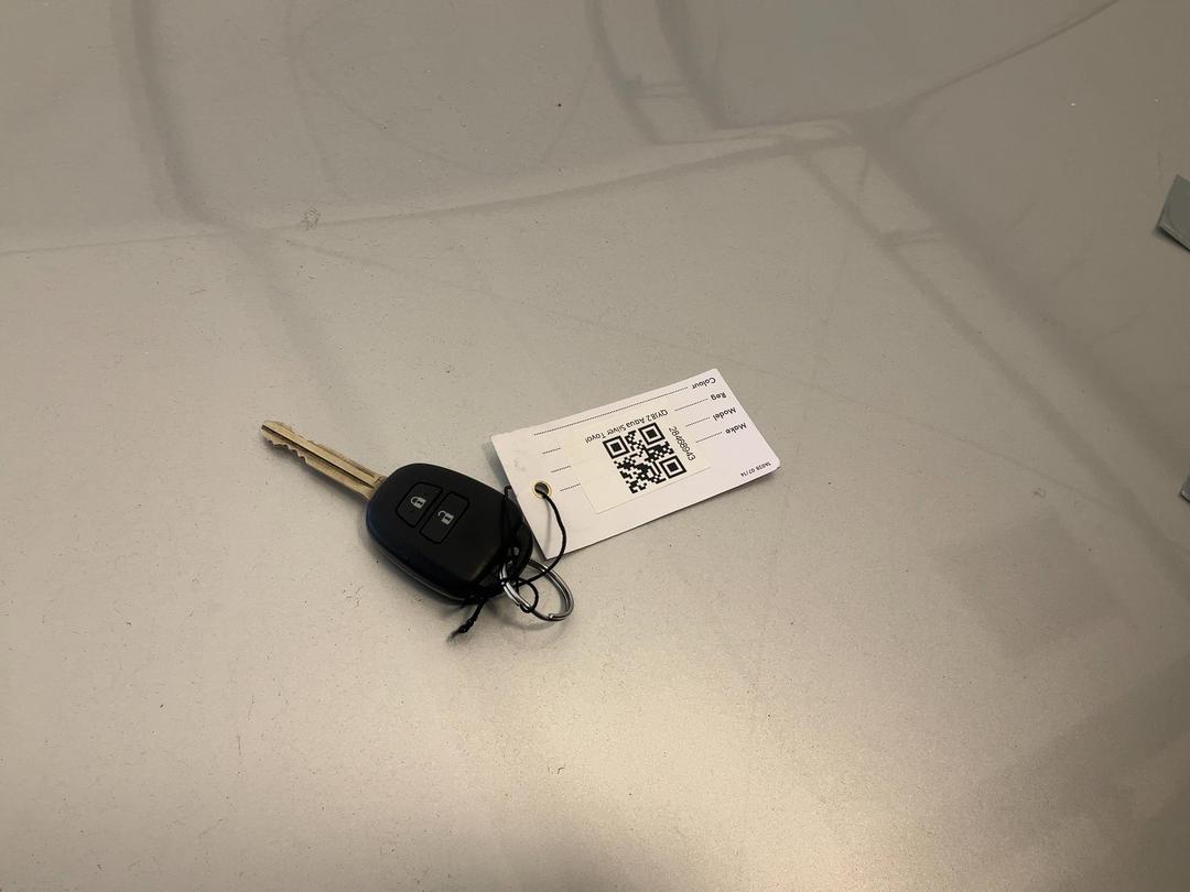 Photo '13' of Toyota Aqua