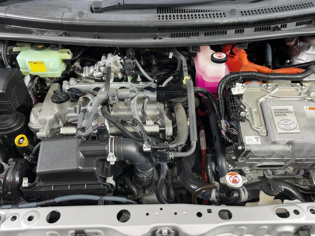 Photo '13' of Toyota Aqua