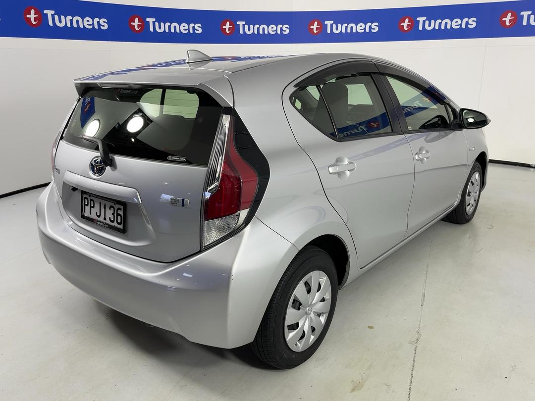 Photo '7' of Toyota Aqua