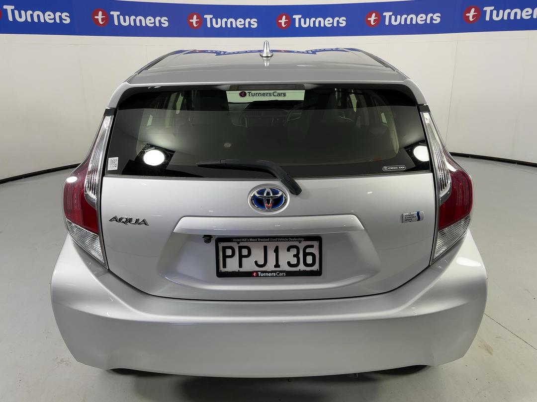 Photo '6' of Toyota Aqua