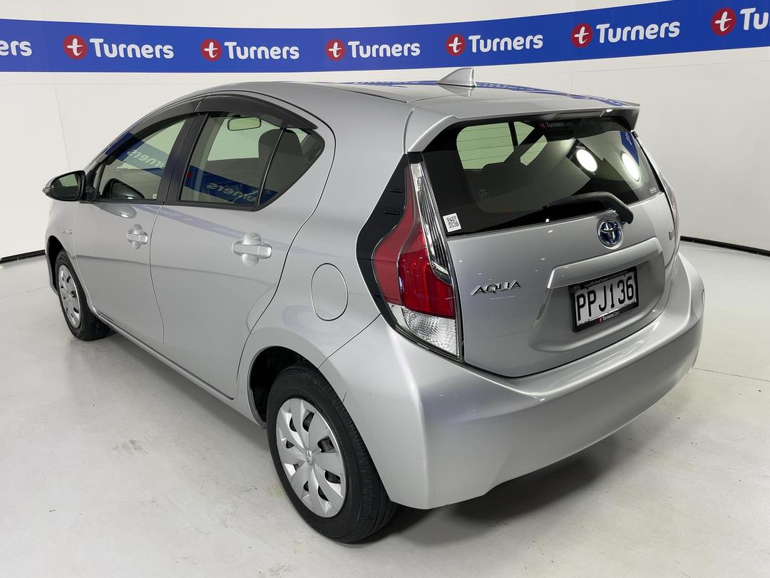 Photo '5' of Toyota Aqua