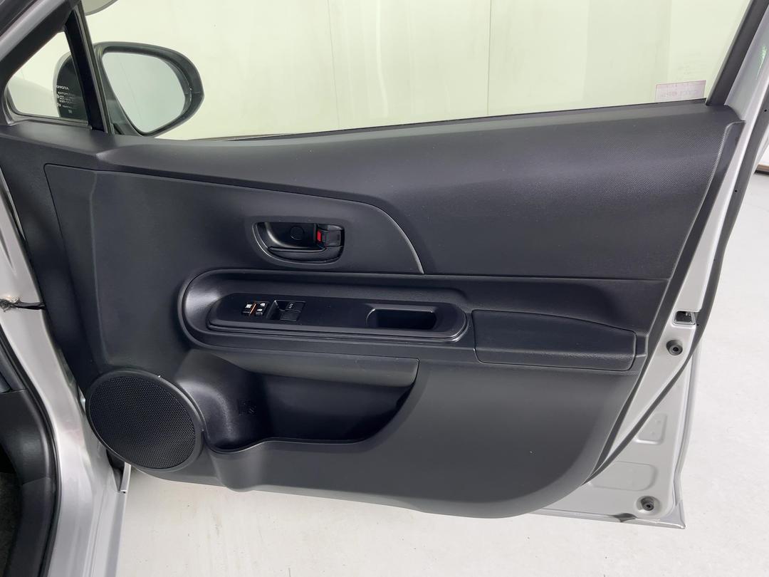 Photo '15' of Toyota Aqua