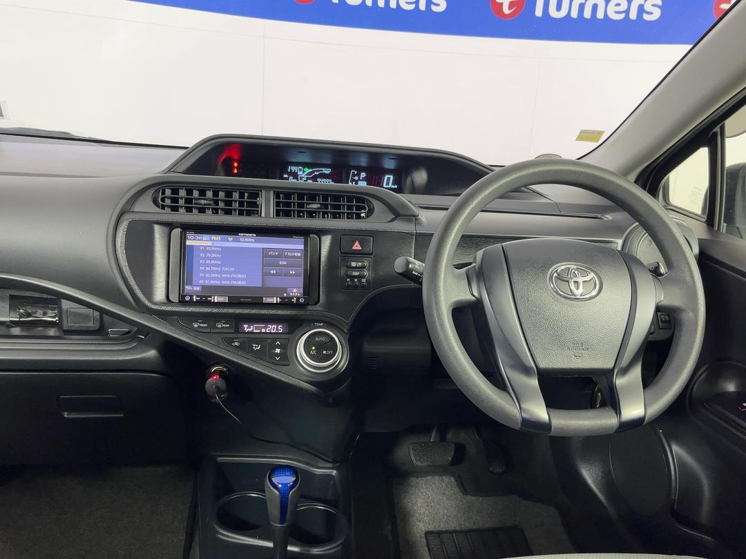 Photo '17' of Toyota Aqua