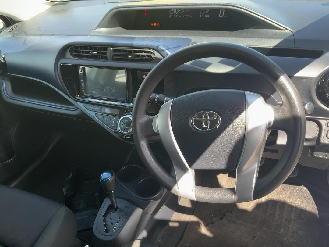 Photo '14' of Toyota Aqua Photo '14' of Toyota Aqua