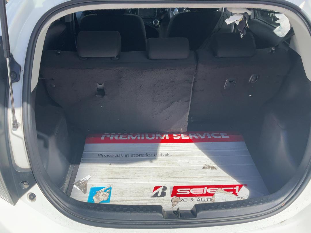 Photo '17' of Toyota Aqua Photo '17' of Toyota Aqua