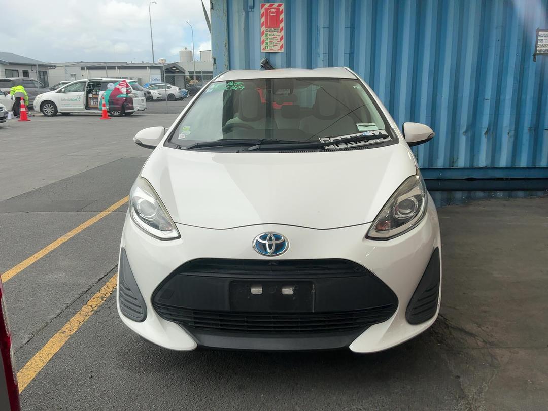 Photo '2' of Toyota Aqua