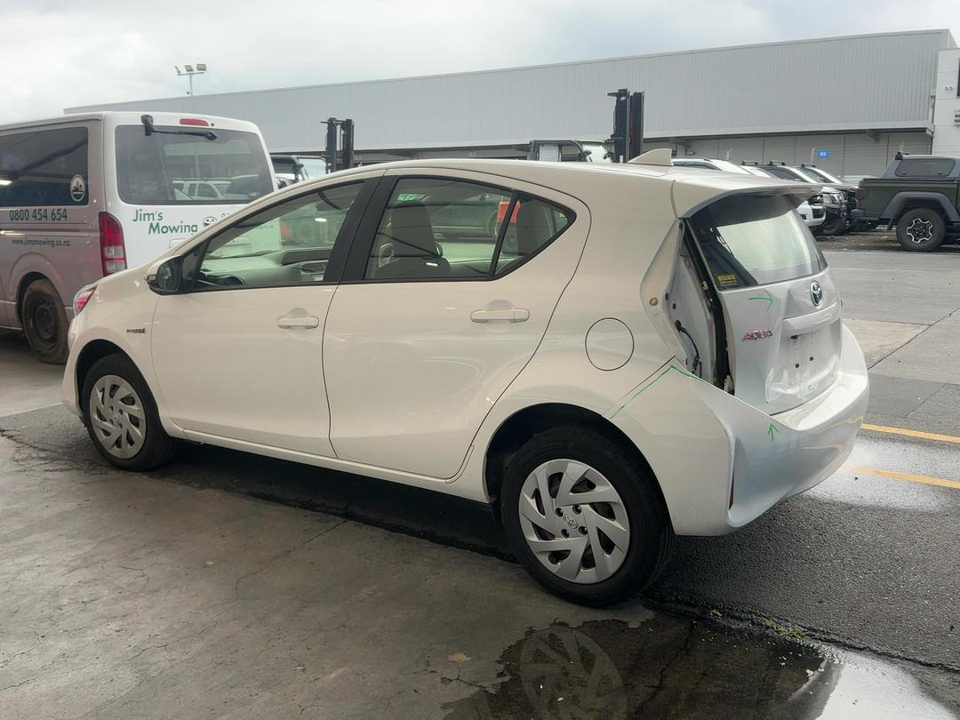 Photo '4' of Toyota Aqua