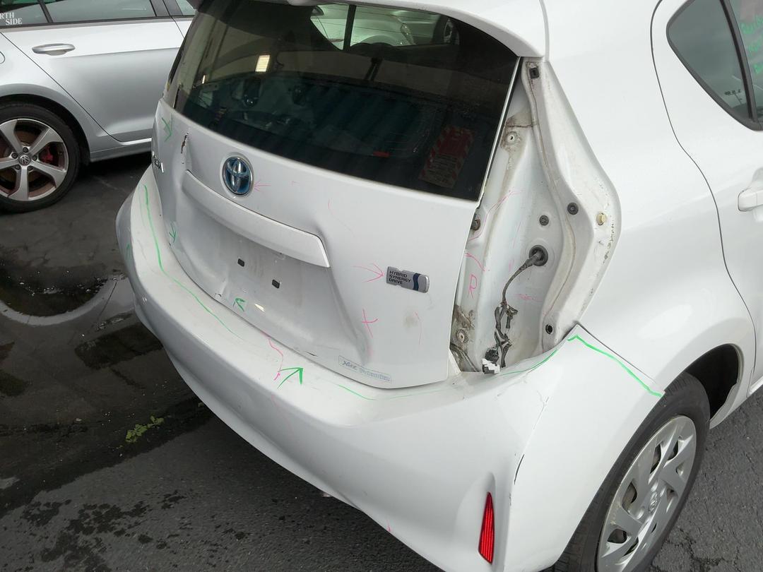 Photo '14' of Toyota Aqua